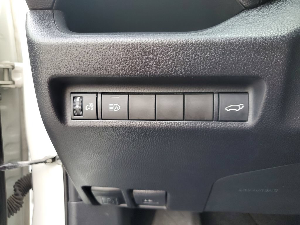 Used 2019 Toyota RAV4 XLE w/ Convenience Package FWD image 28