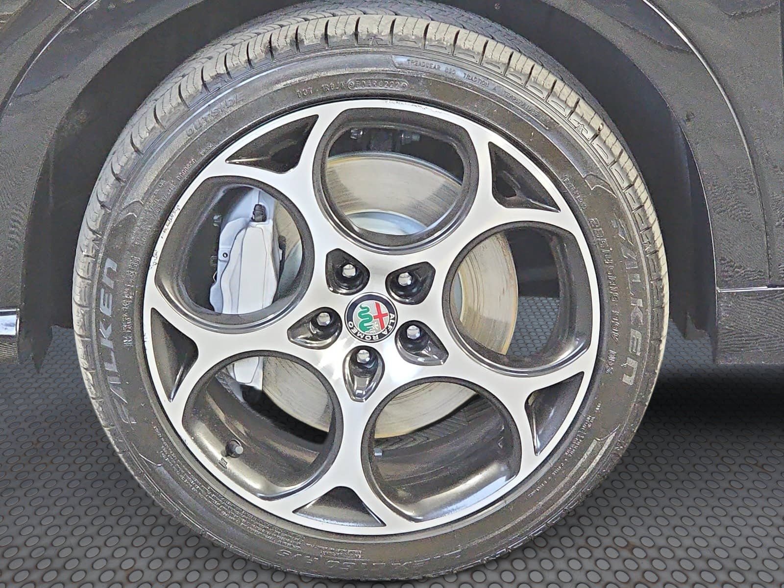 Used 2024 Alfa Romeo Tonale Ti w/ Premium Interior Package AWD/4WD image 27