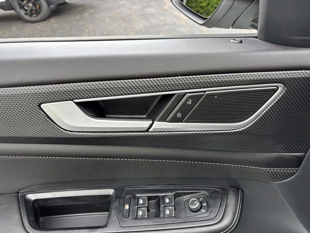 Used 2025 Volkswagen Atlas Cross Sport SEL R-Line image 12