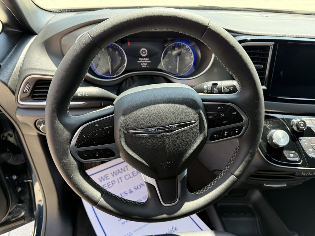 Used 2025 Chrysler Pacifica Select FWD image 22
