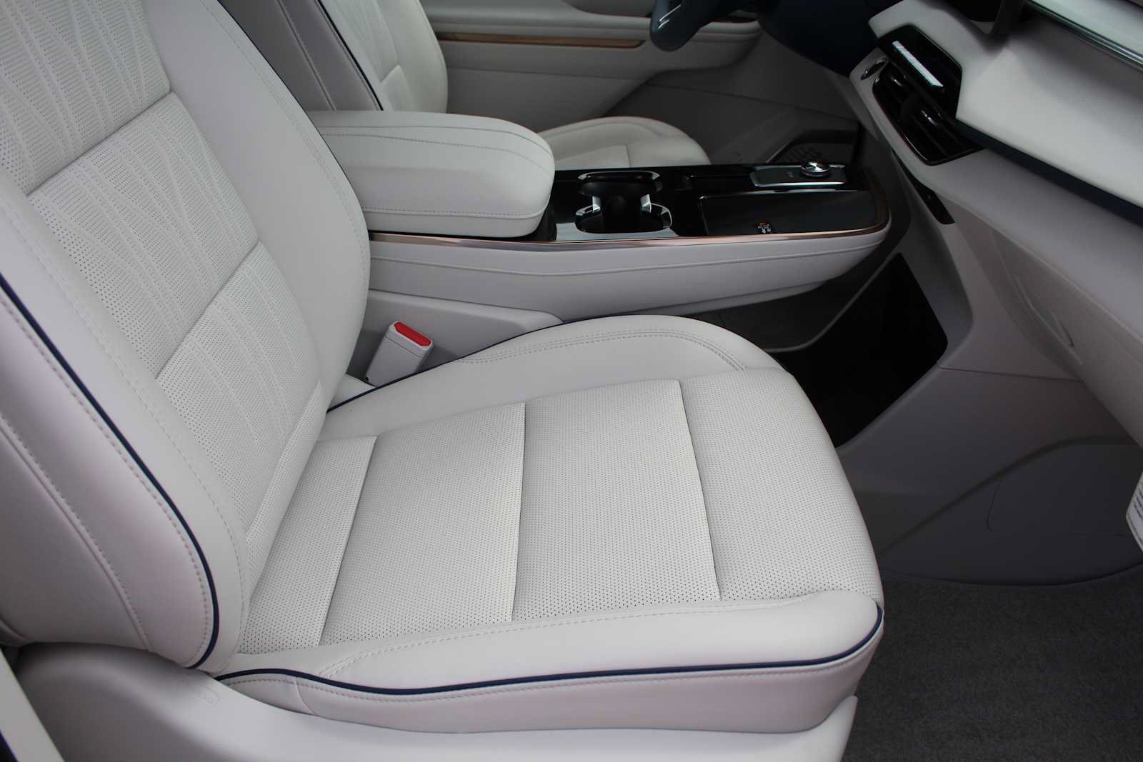 Used 2025 Buick Enclave Avenir AWD/4WD image 22