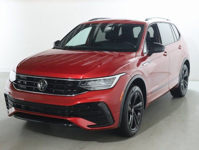Used 2024 Volkswagen Tiguan SE R-Line image 3