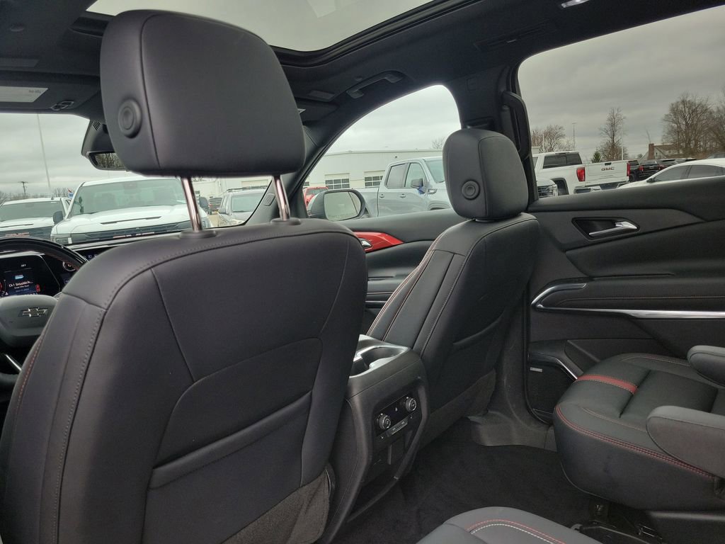 Certified 2024 Chevrolet Traverse RS image 32