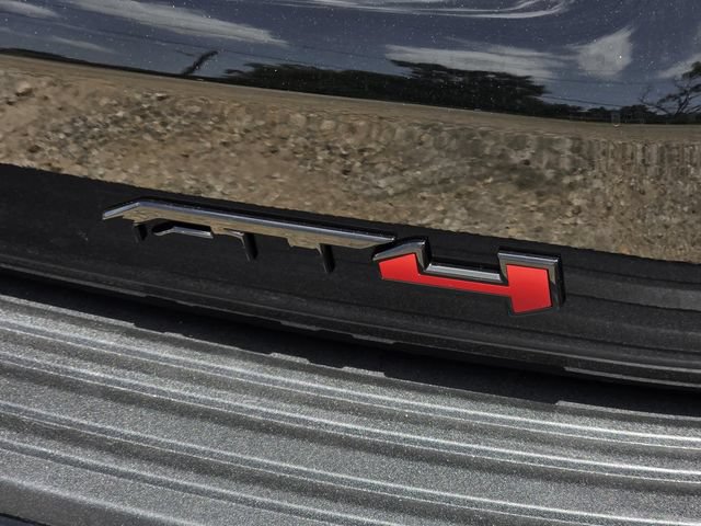 New 2026 GMC Yukon AT4 w/ AT4 Premium Plus Package AWD/4WD image 5