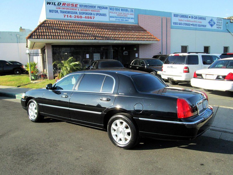 Used 2011 Lincoln Town Car Executive L image 4