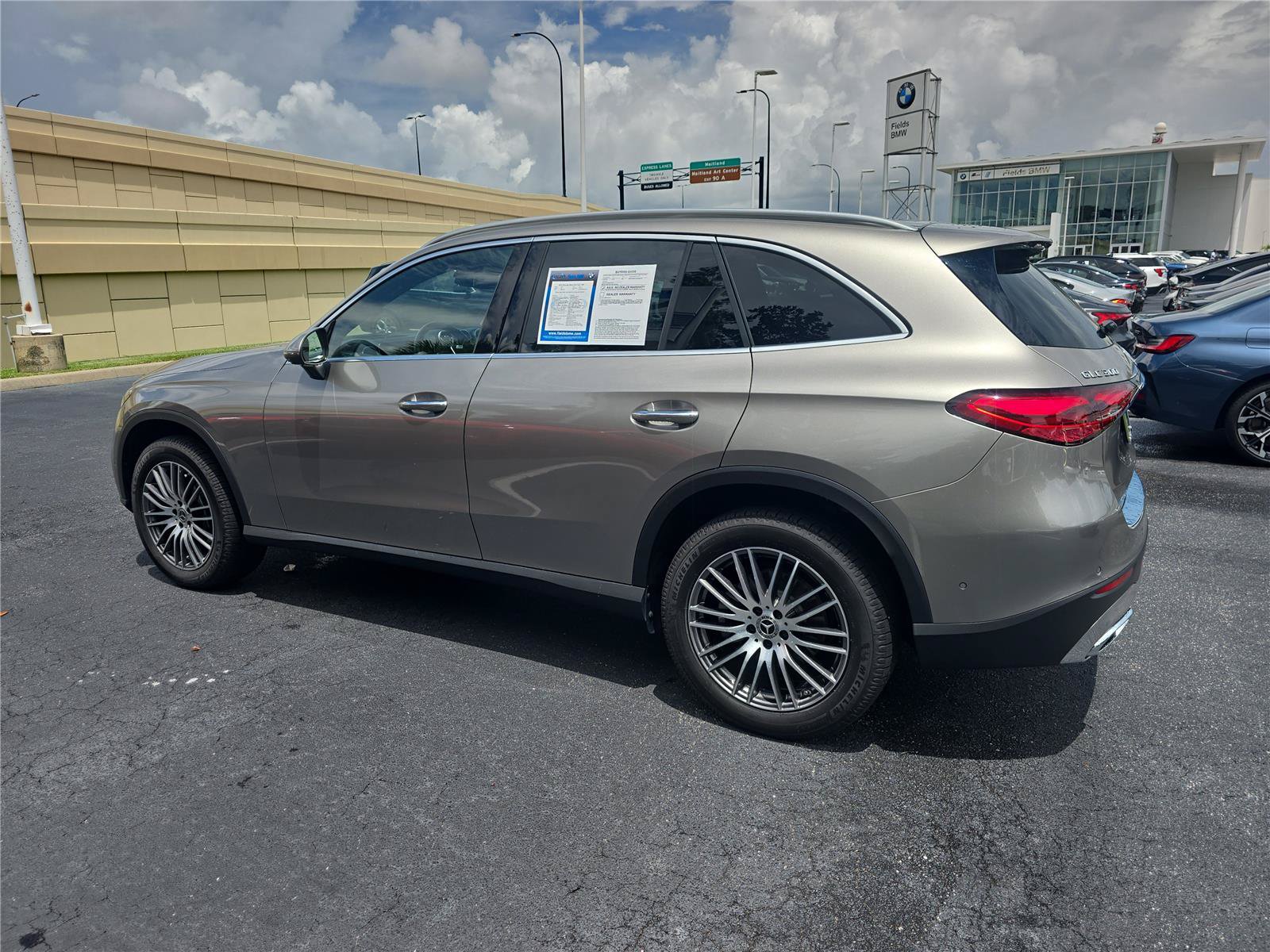 Used 2024 Mercedes-Benz GLC 300 4MATIC image 5