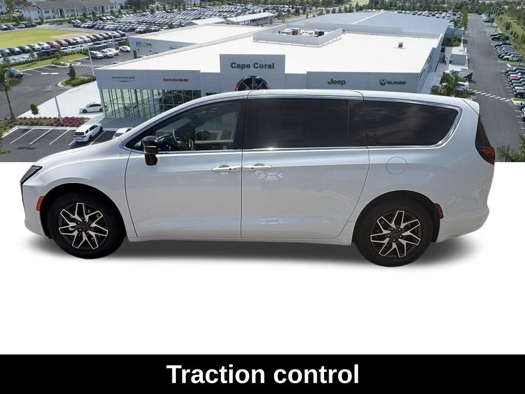 New 2027 Chrysler Pacifica Limited FWD image 7