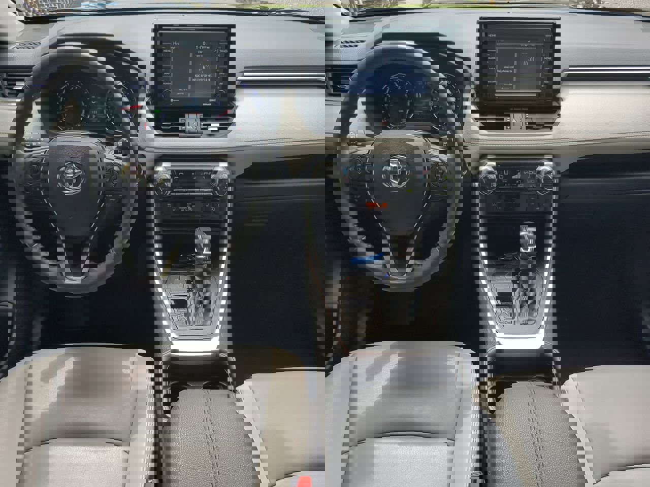 Used 2020 Toyota RAV4 XLE Premium image 12