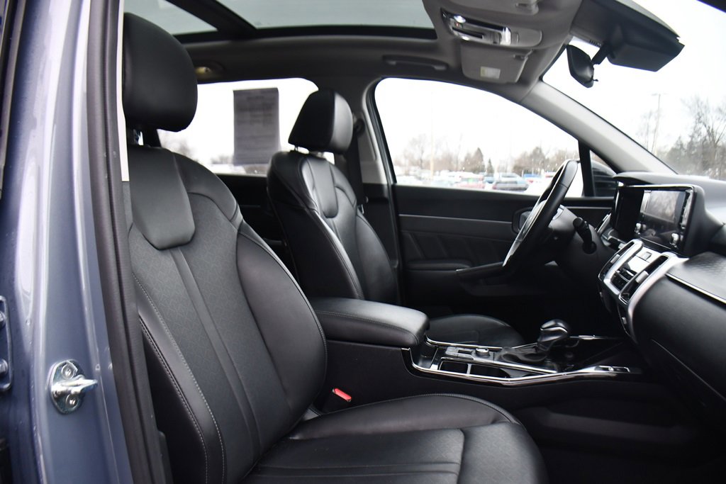 Used 2022 Kia Sorento SX image 16