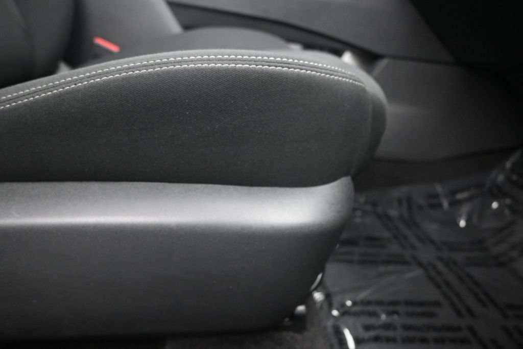 Used 2024 Nissan Rogue S FWD image 12