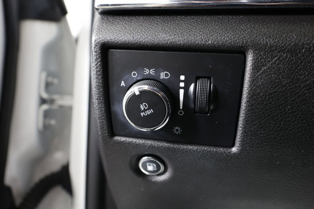 Used 2019 Jeep Grand Cherokee Overland image 34