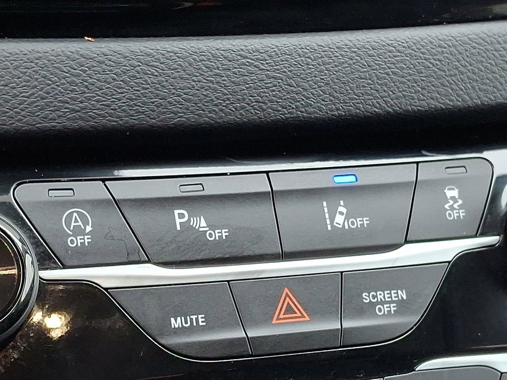 Used 2023 Chrysler Pacifica Touring-L image 25