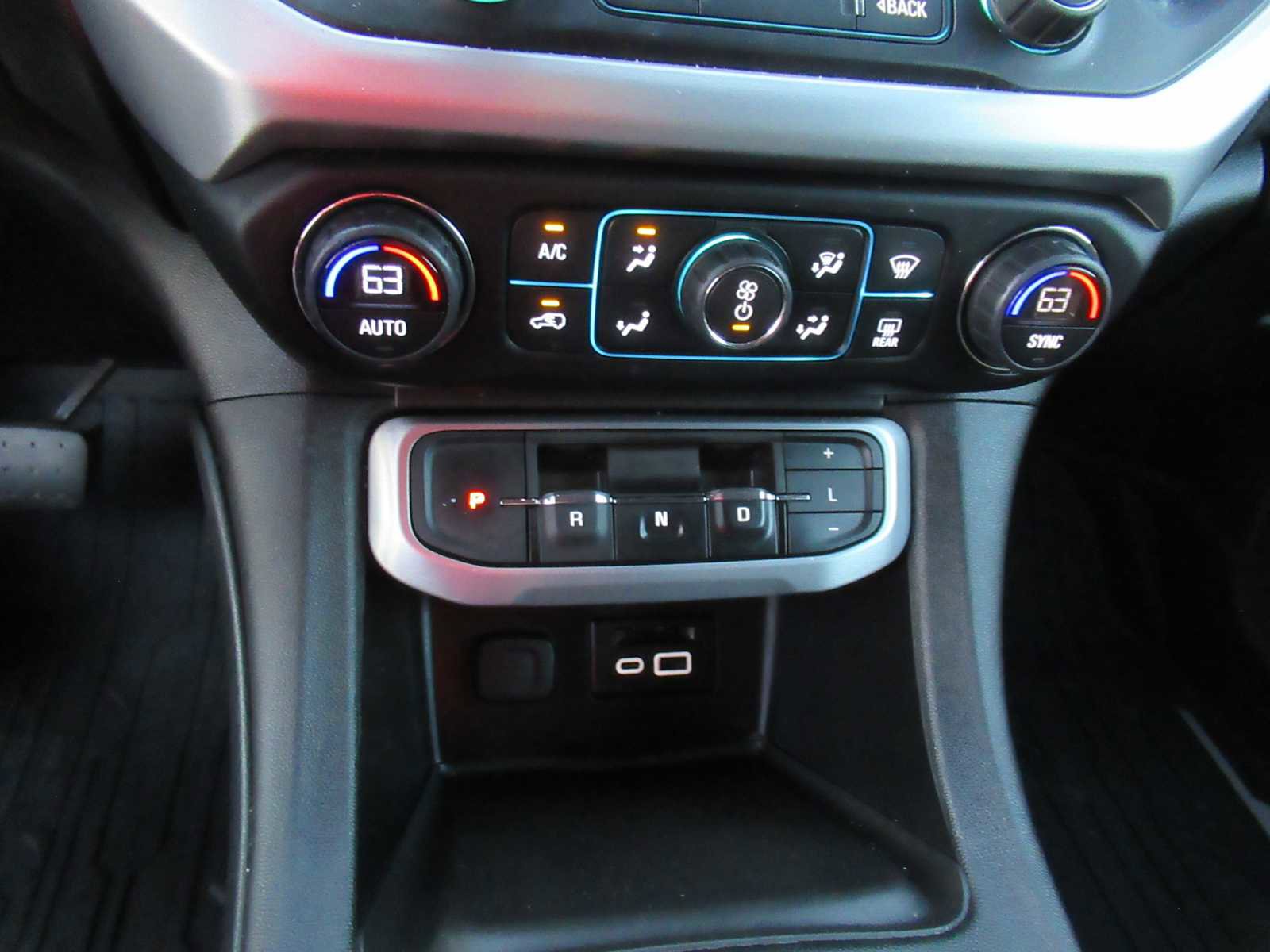 Used 2020 GMC Acadia SLT w/ LPO, Floor Liner Package FWD image 28
