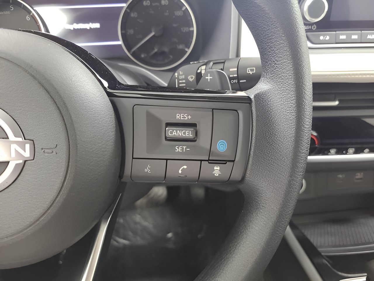 Used 2023 Nissan Rogue SV AWD/4WD image 28