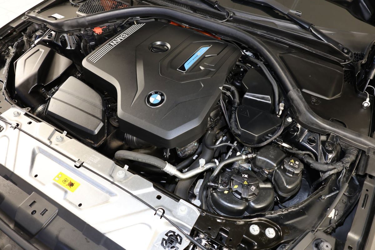 Used 2023 BMW 330e w/ M Sport Package RWD image 37