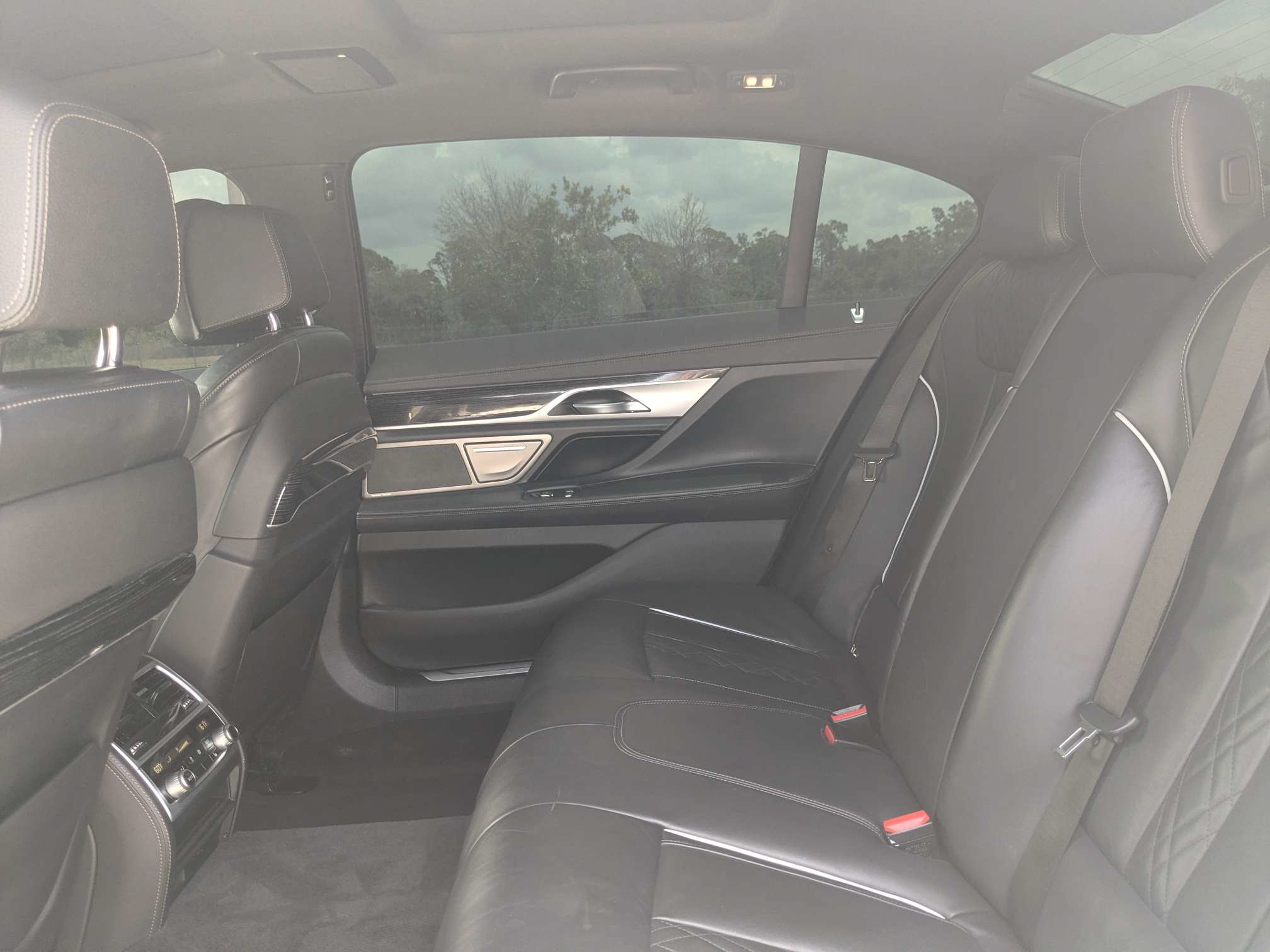 Used 2022 BMW 750Li xDrive AWD/4WD image 16