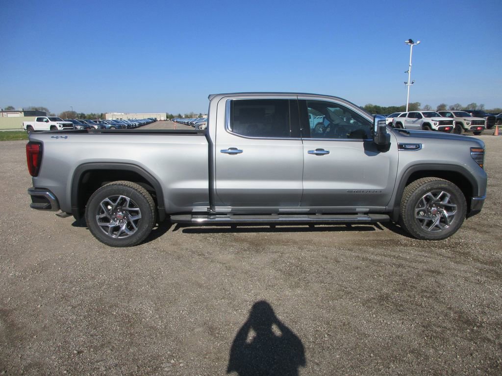 New 2026 GMC Sierra 1500 SLT image 3