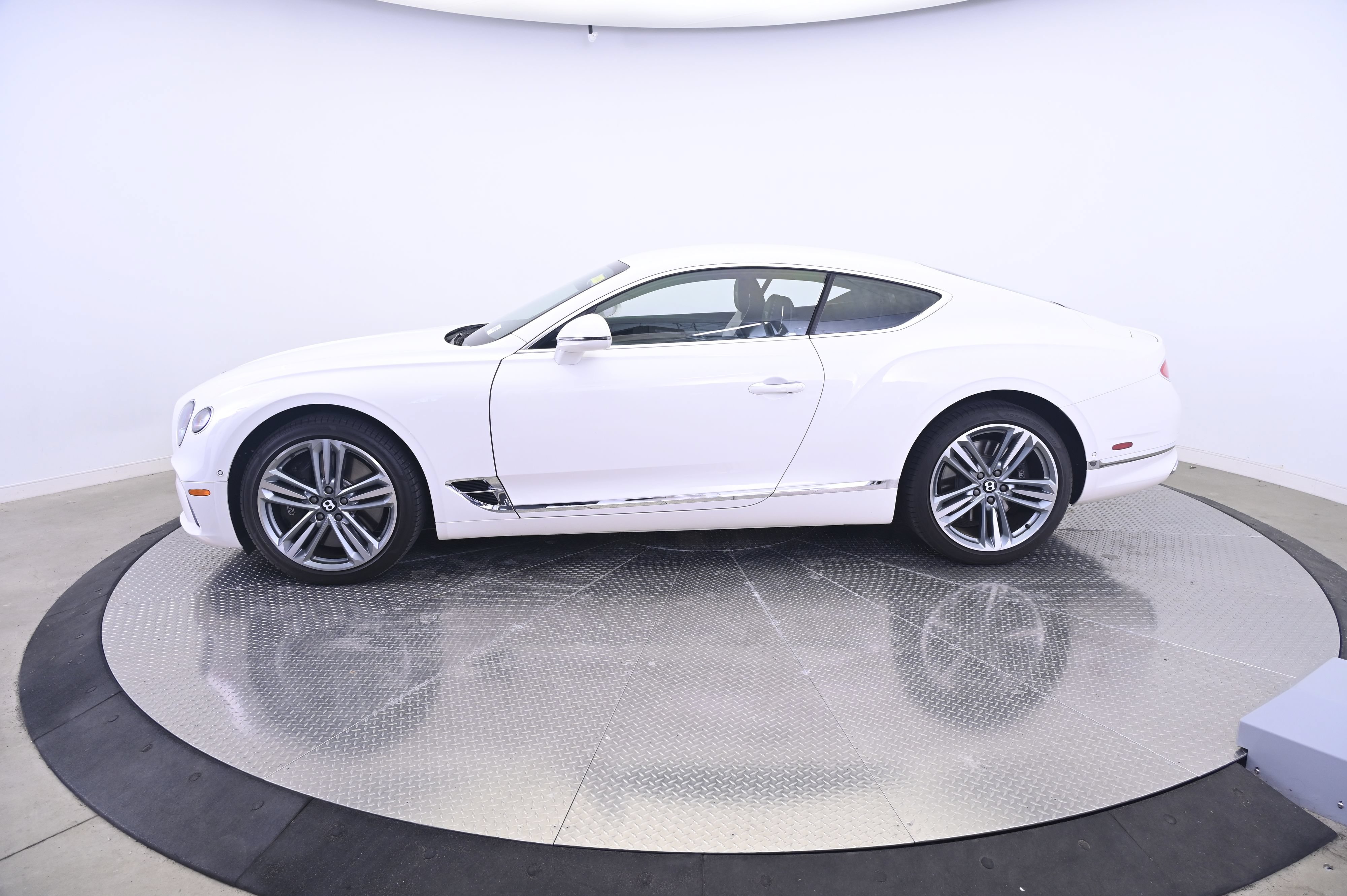 Used 2021 Bentley Continental GT AWD/4WD image 2