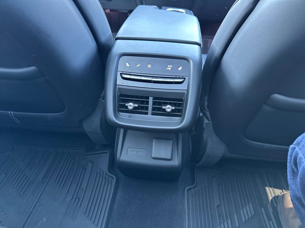 Used 2024 Cadillac Lyriq Luxury image 39