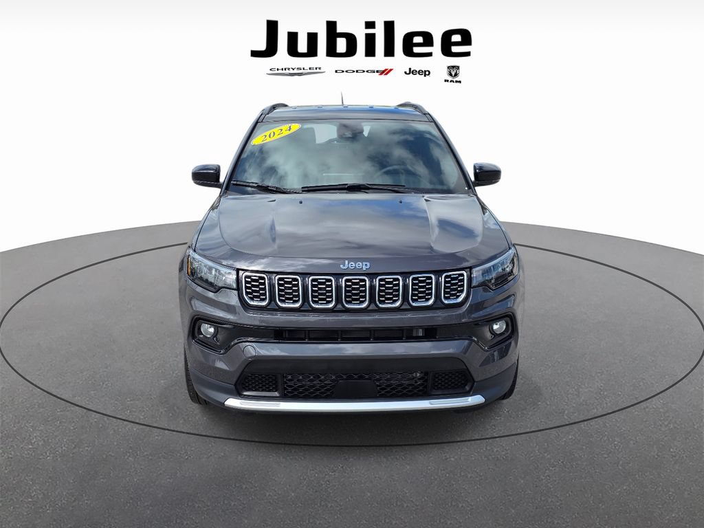 Used 2024 Jeep Compass Limited AWD/4WD image 2