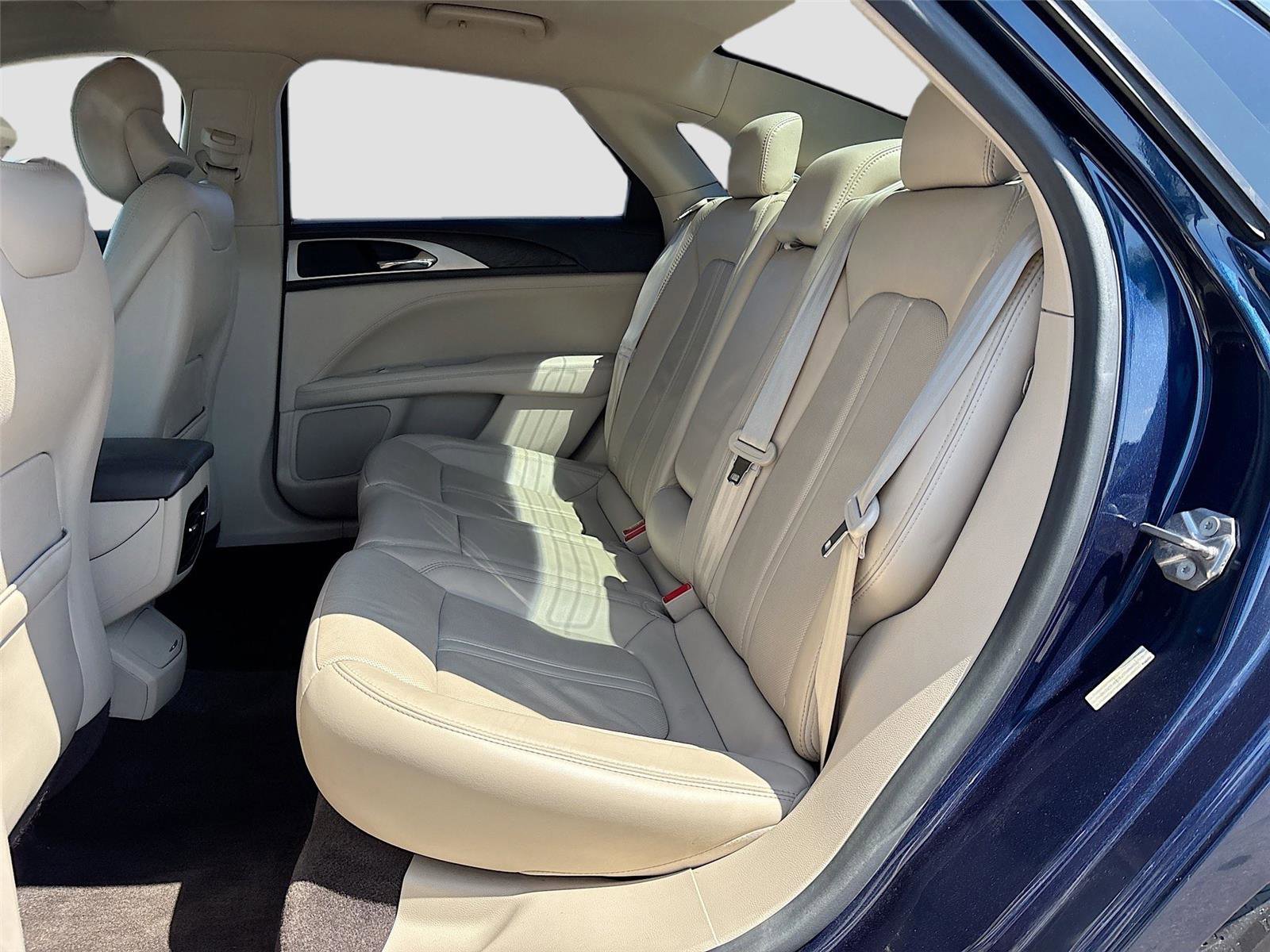 Used 2017 Lincoln MKZ Reserve image 24