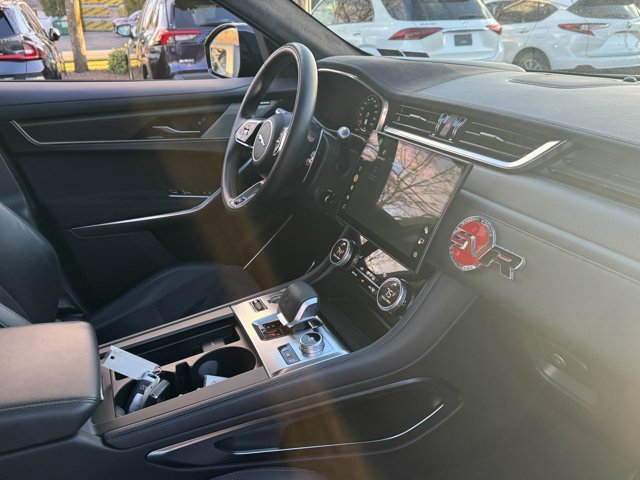 Used 2022 Jaguar F-PACE SVR image 28