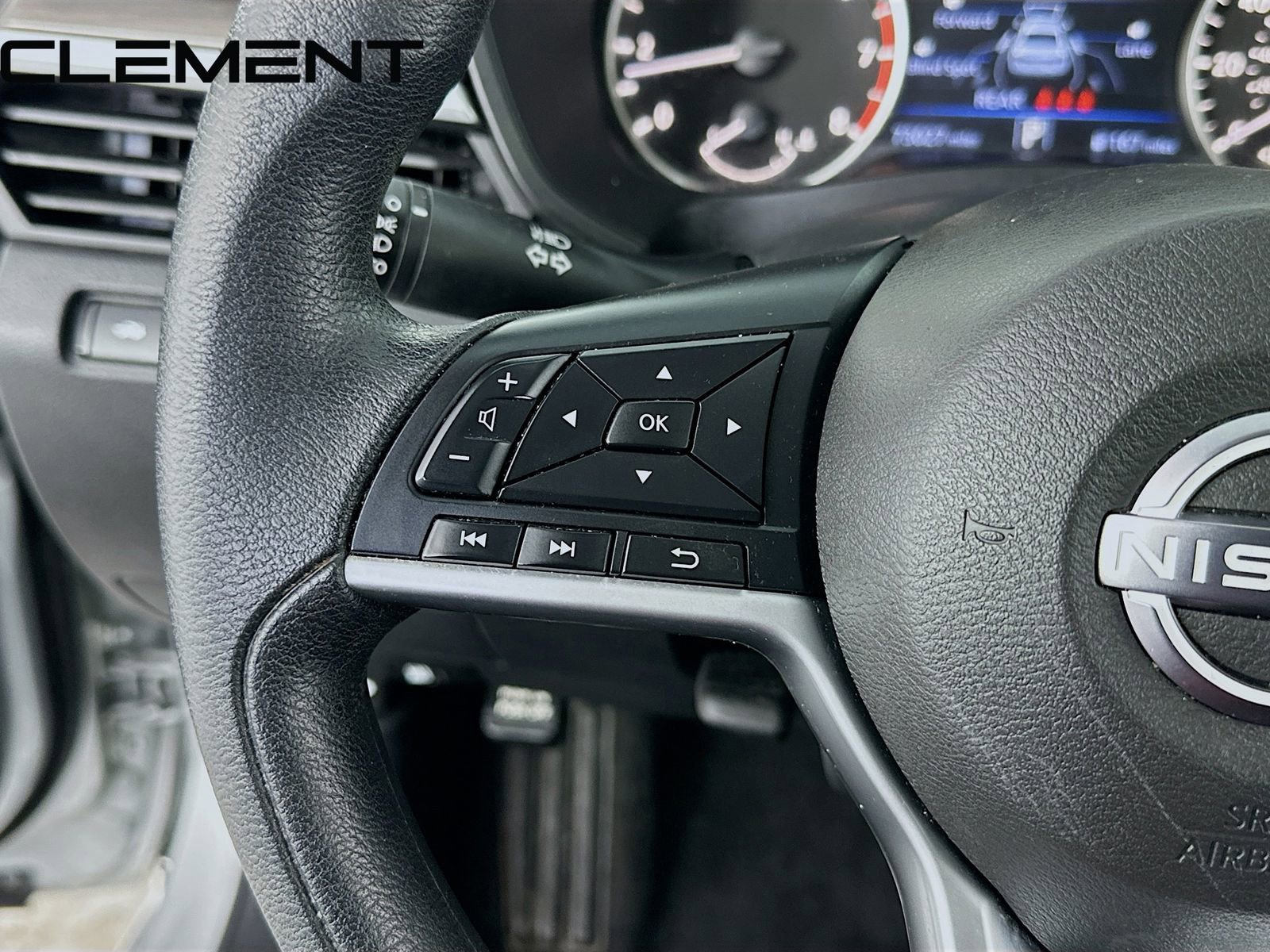 Used 2024 Nissan Altima 2.5 SV image 15