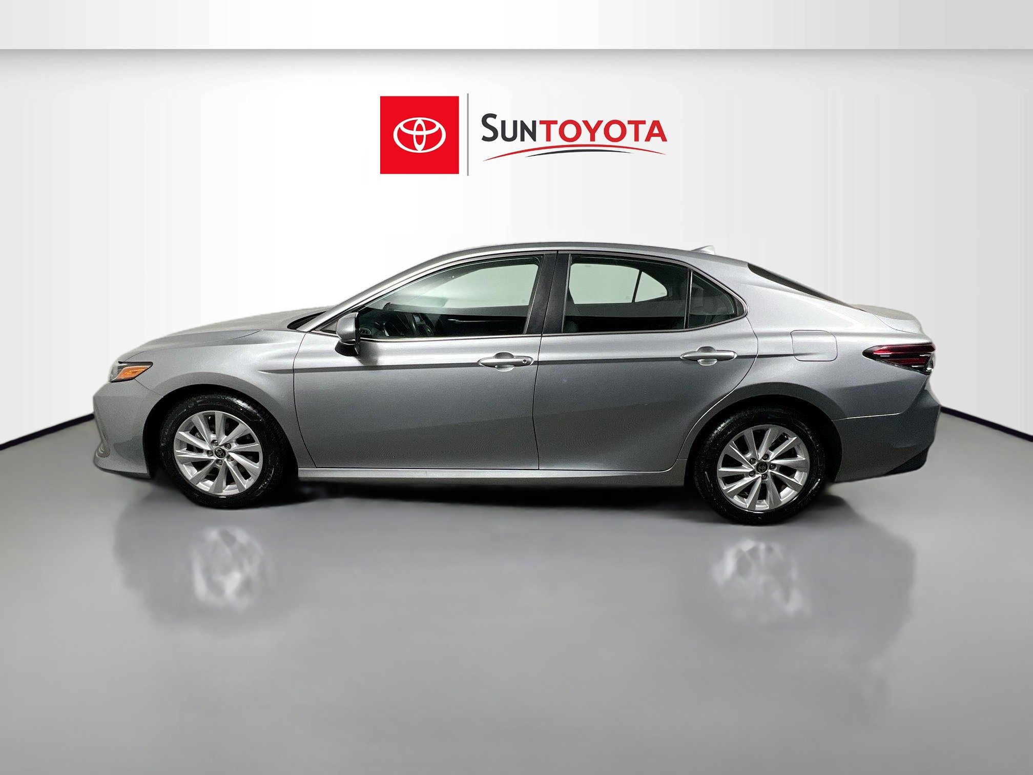 Used 2021 Toyota Camry LE image 7