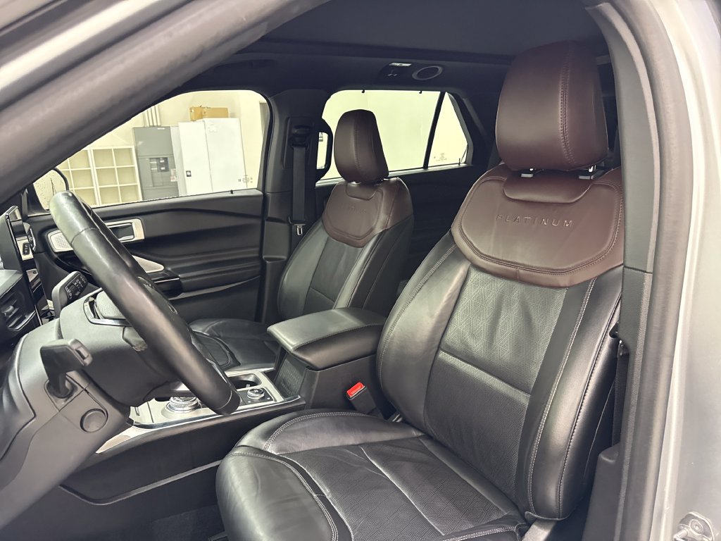 Used 2023 Ford Explorer Platinum w/ Technology Package AWD/4WD image 16