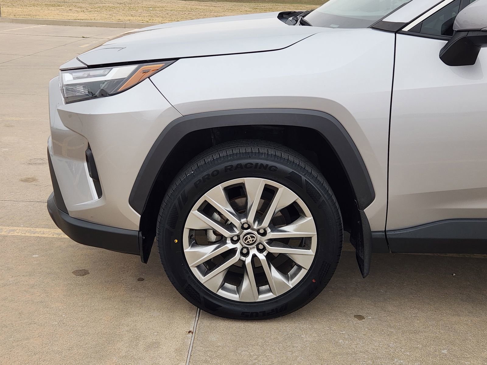 Used 2023 Toyota RAV4 XLE Premium image 9