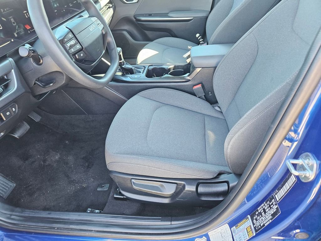 Used 2025 Kia K4 LXS image 11
