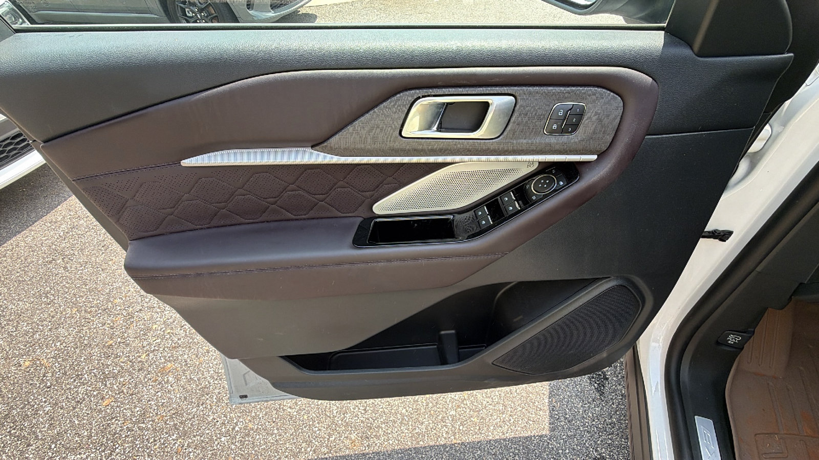 Used 2025 Ford Explorer Platinum w/ Ultimate Package RWD image 14