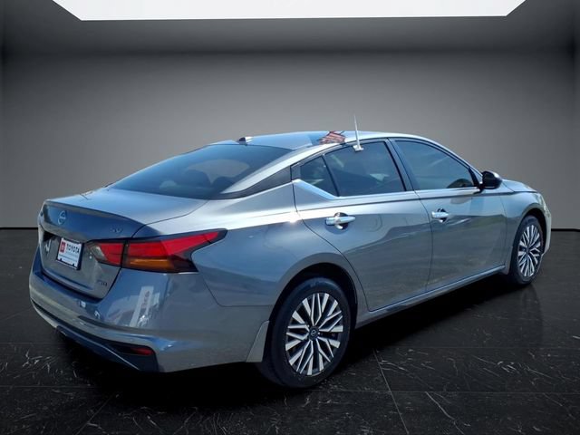 Used 2024 Nissan Altima 2.5 SV AWD/4WD image 3