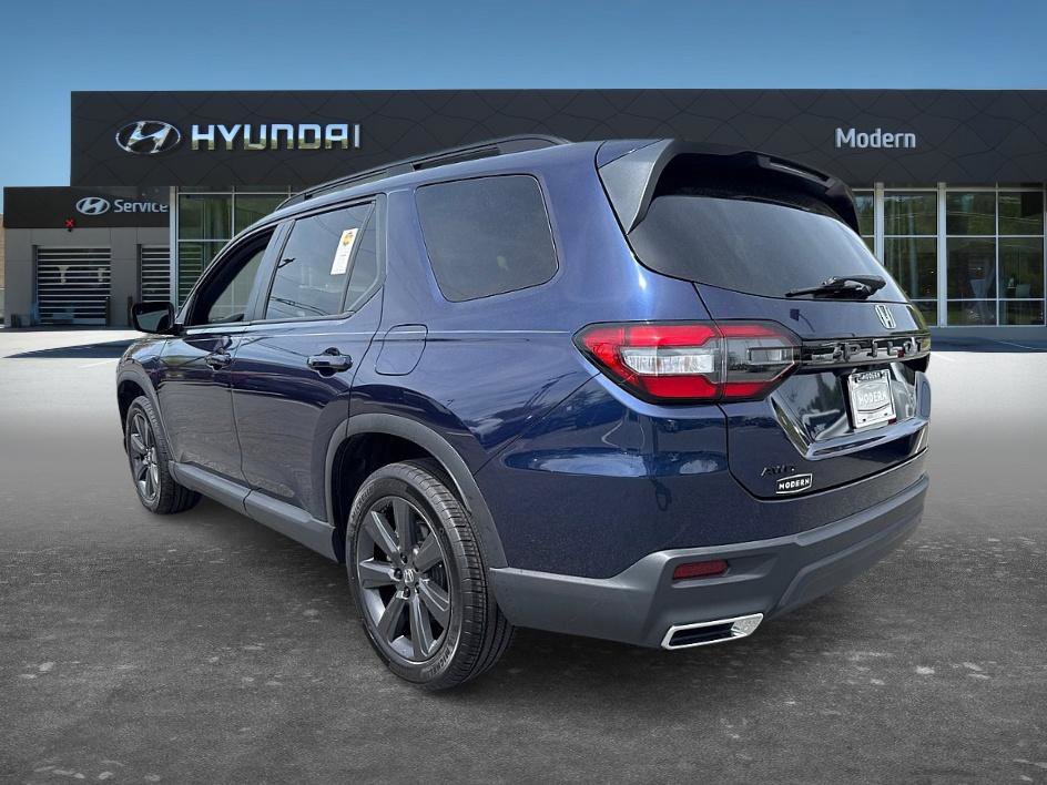 Used 2025 Honda Pilot Sport image 4