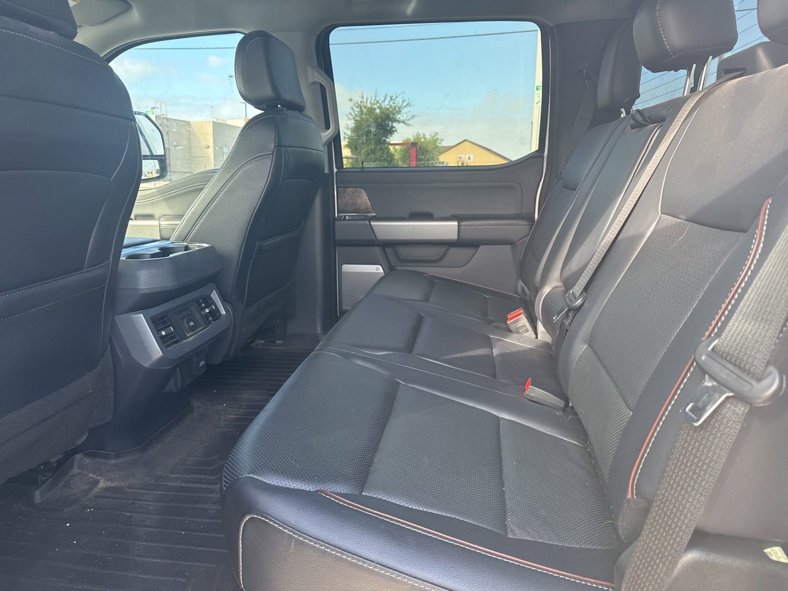 Used 2024 Ford F350 Lariat w/ FX4 Off-Road Package AWD/4WD image 10