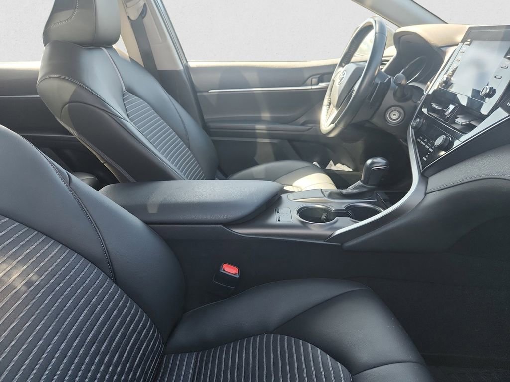 Used 2022 Toyota Camry SE FWD image 10