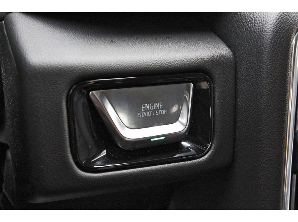 Used 2025 GMC Yukon Denali AWD/4WD image 19