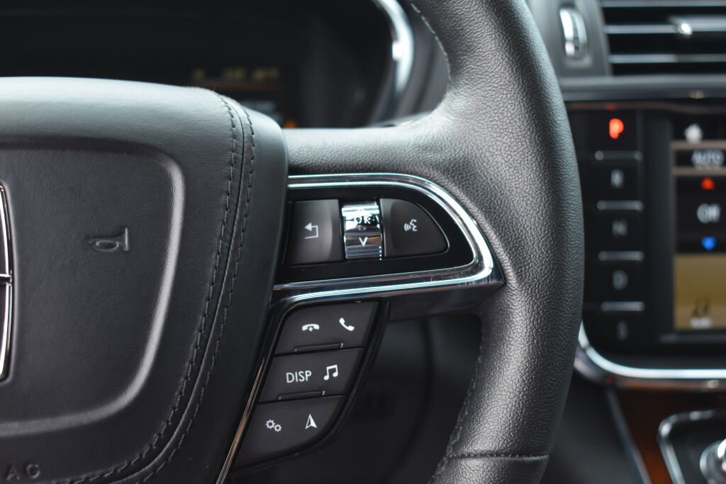 Used 2017 Lincoln Continental Premiere image 19