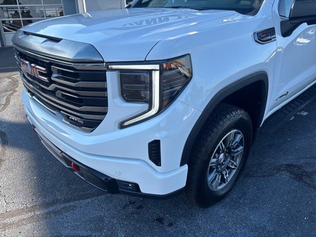 Used 2024 GMC Sierra 1500 AT4 w/ AT4 Premium Package AWD/4WD image 8