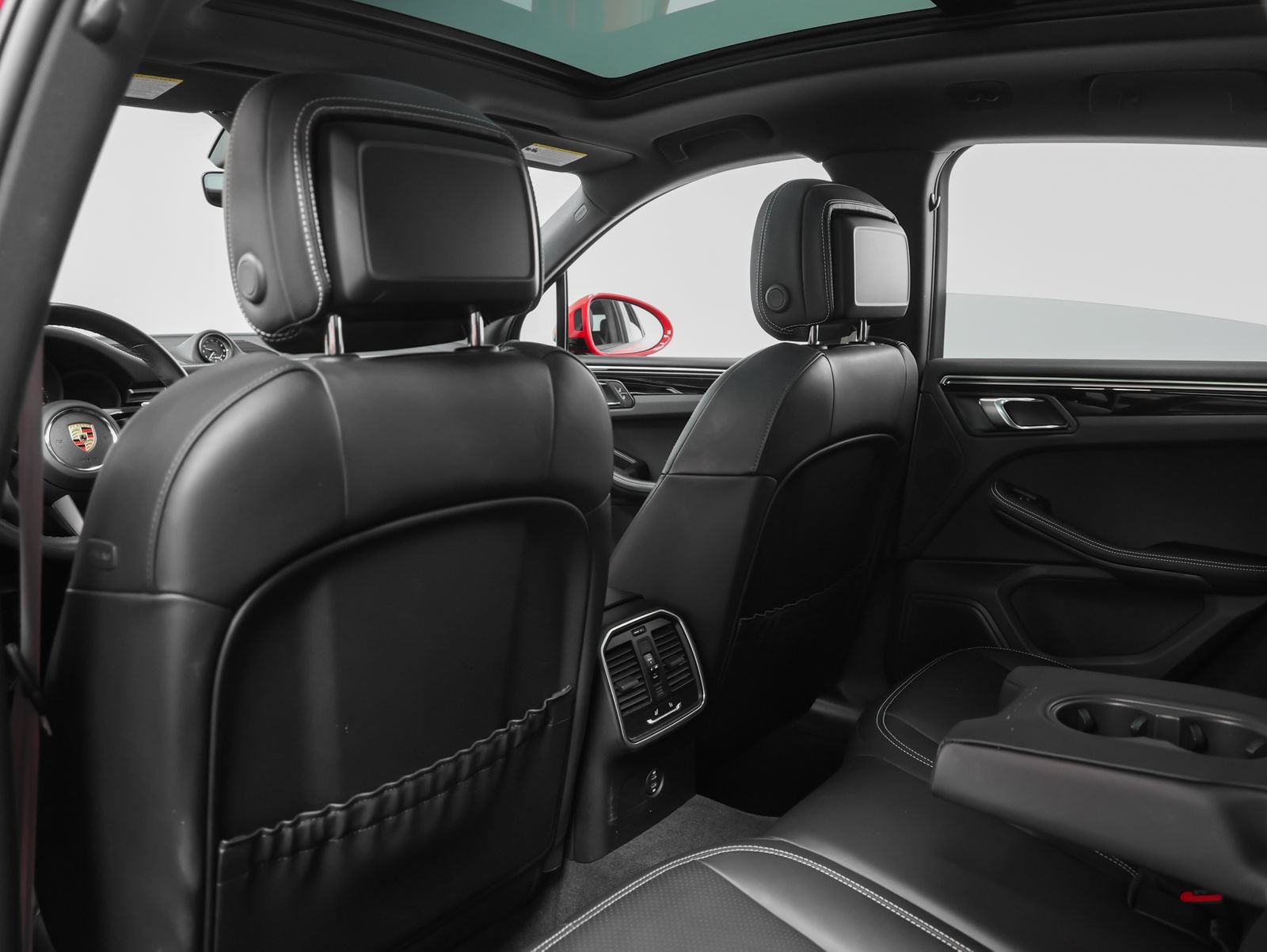 Certified 2023 Porsche Macan AWD/4WD image 44