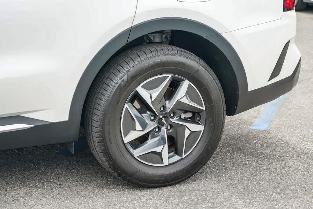 Certified 2023 Kia Sorento EX w/ Panoramic Sunroof Package FWD image 10