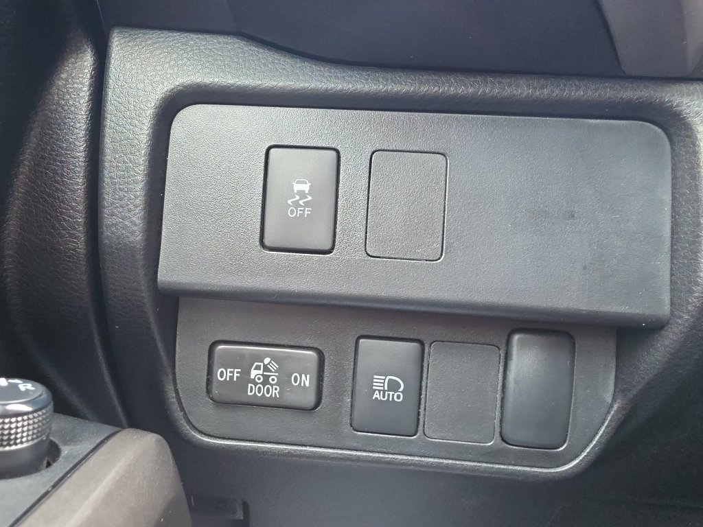 Used 2023 Toyota Tacoma SR5 w/ Technology Package AWD/4WD image 31