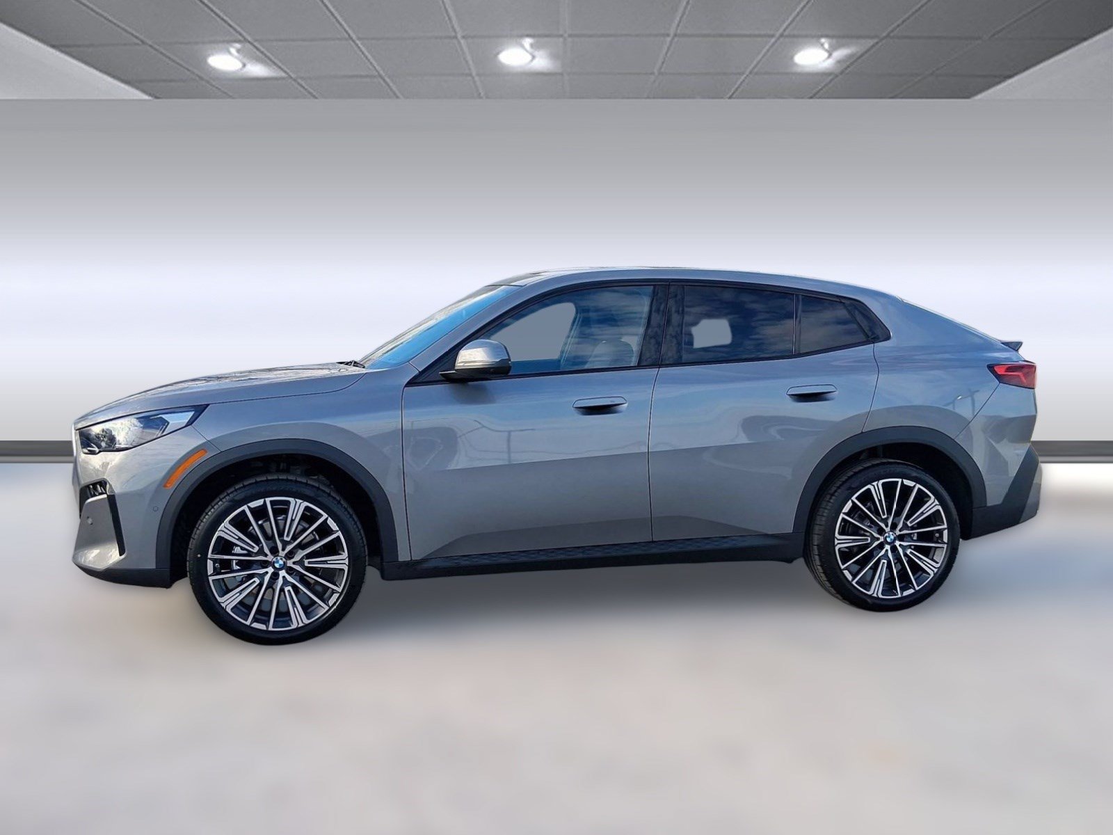 Used 2026 BMW X2 xDrive28i w/ Technology Package AWD/4WD image 2