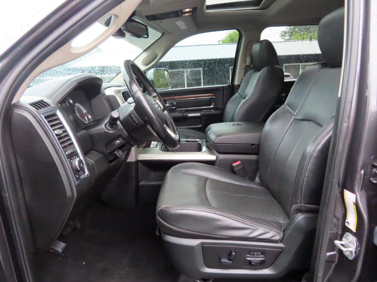 Used 2018 RAM 3500 Laramie AWD/4WD image 29