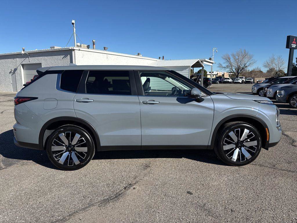 New 2026 Mitsubishi Outlander SE FWD image 8
