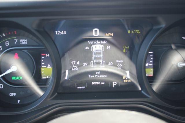 Used 2024 Jeep Wrangler Unlimited Sahara w/ Technology Group AWD/4WD image 17