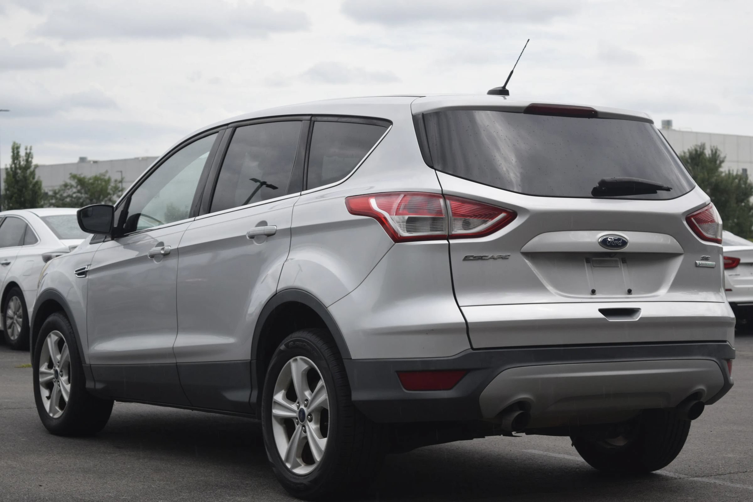 Used 2016 Ford Escape SE FWD image 2