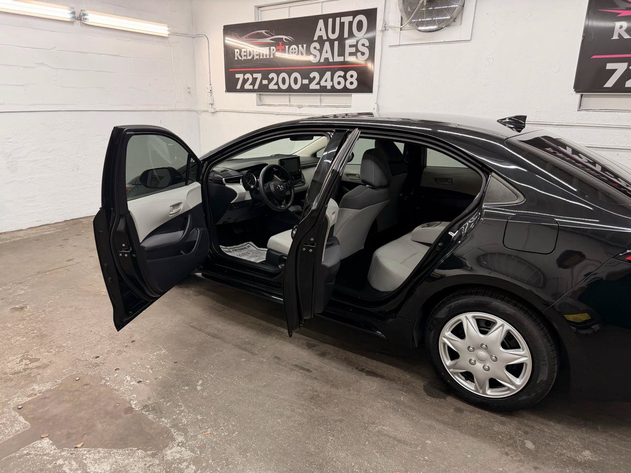 Used 2022 Toyota Corolla LE FWD image 12