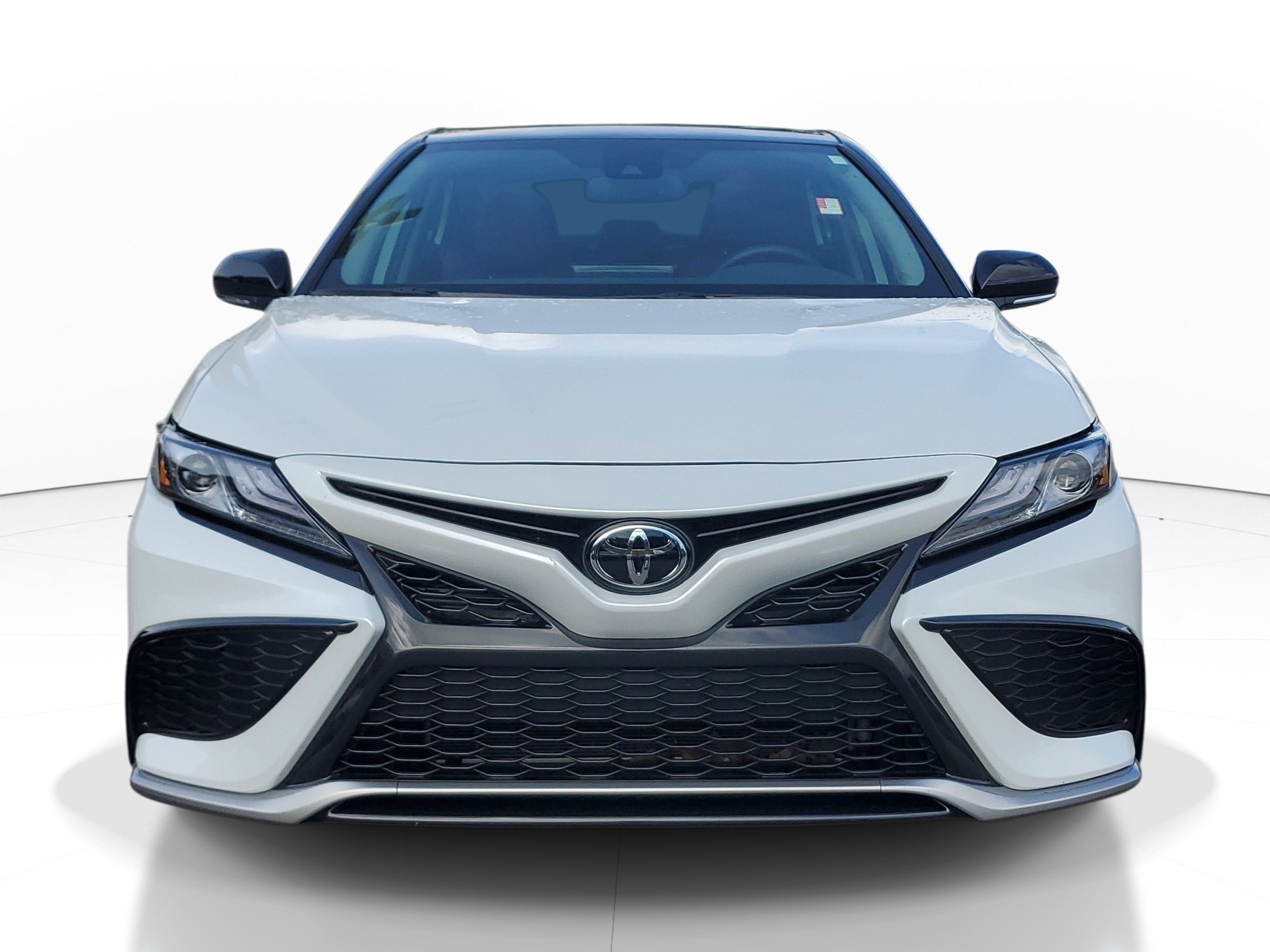 Used 2024 Toyota Camry XSE FWD image 2