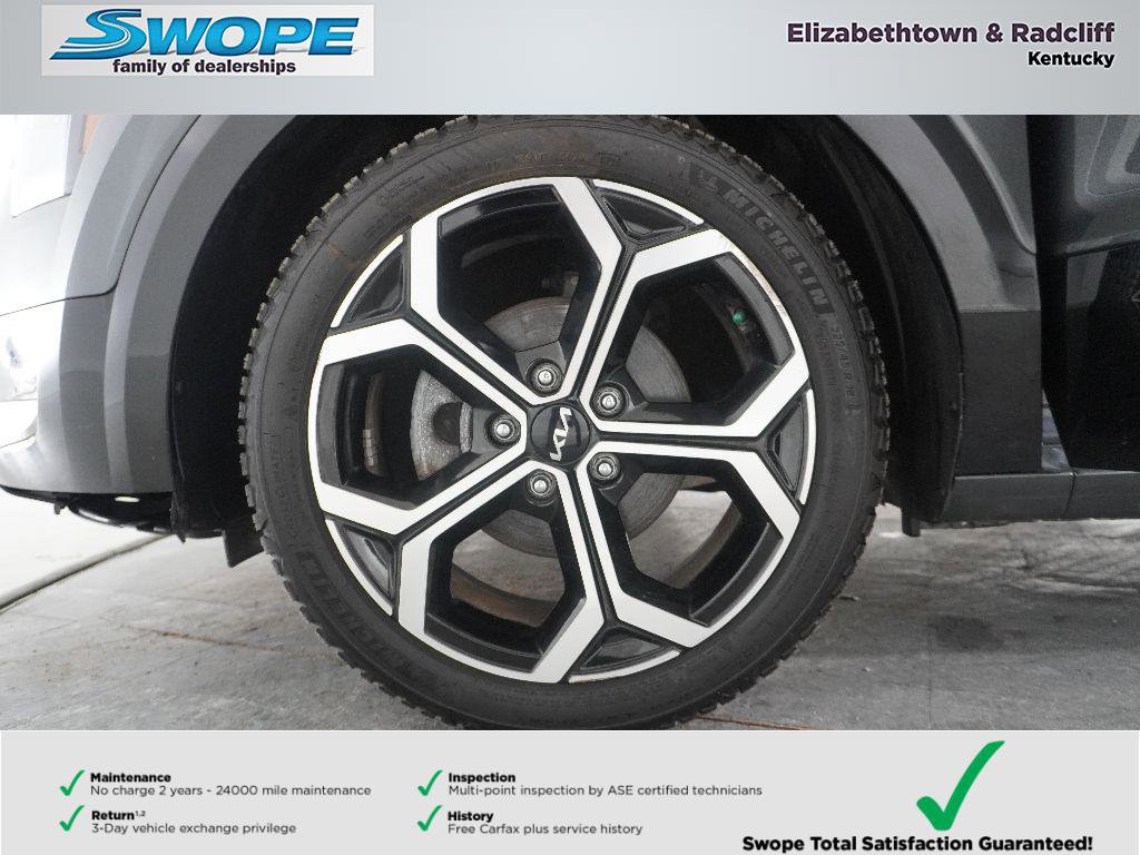 Used 2023 Kia Niro SX Touring image 25